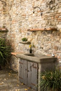 Agriturismo La Romagnana - acquaio in pietra